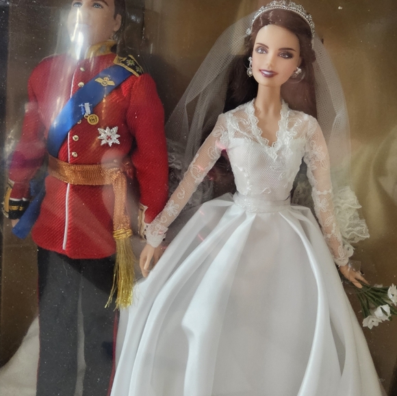 Barbie-Gold Label -Limited Ed. 2011 Mattel The Royal Wedding William & Catherine - Picture 4 of 6
